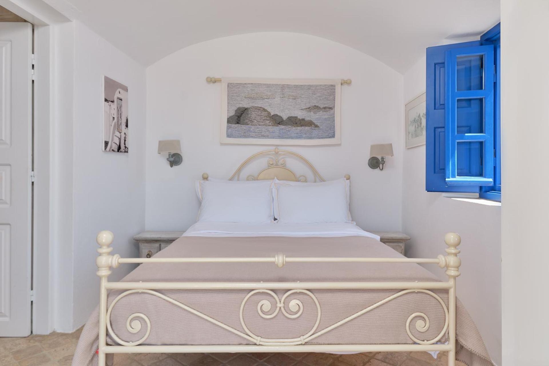 Ilivatos - Elegant Villa On The Caldera'S Edge Oia  Exterior photo