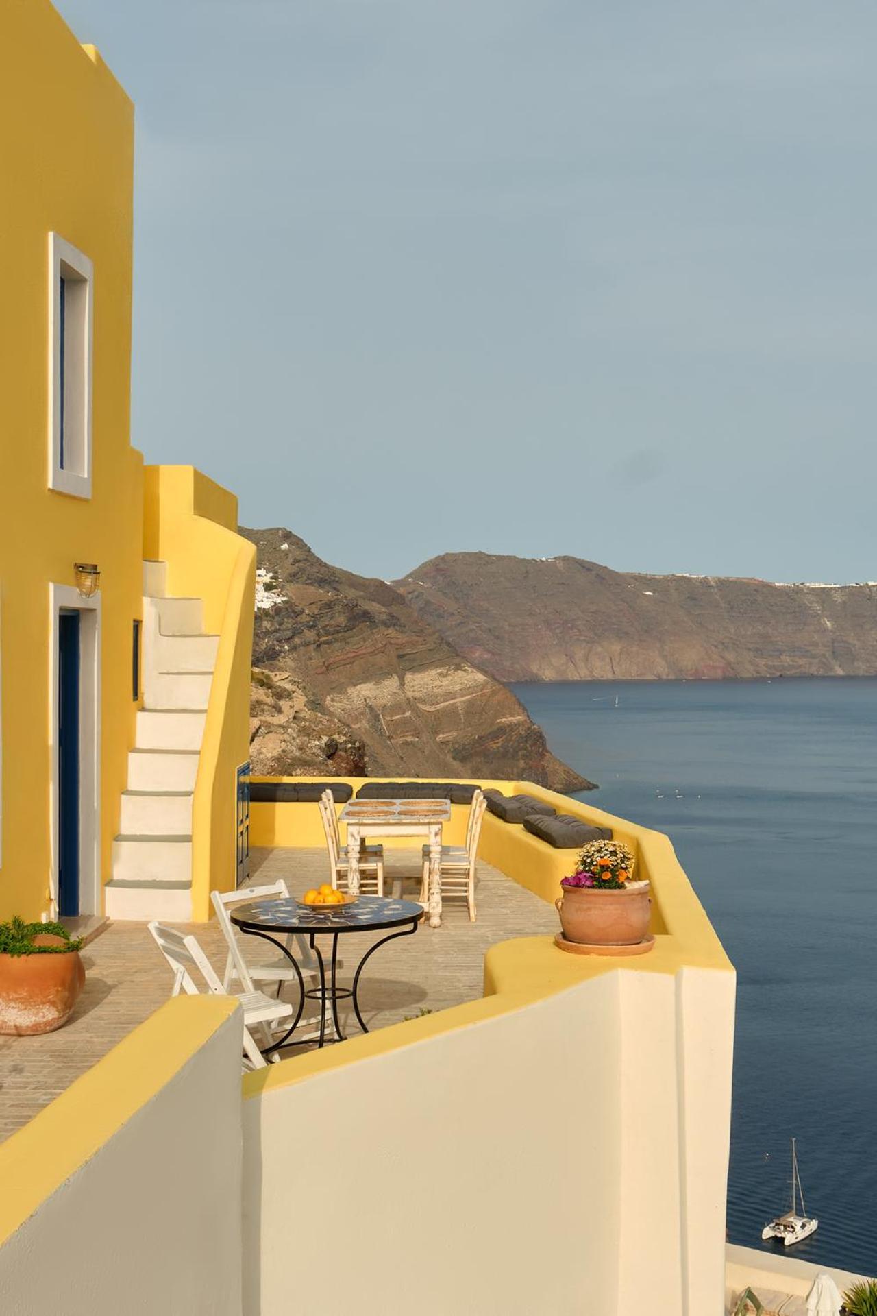 Ilivatos - Elegant Villa On The Caldera'S Edge Oia  Exterior photo