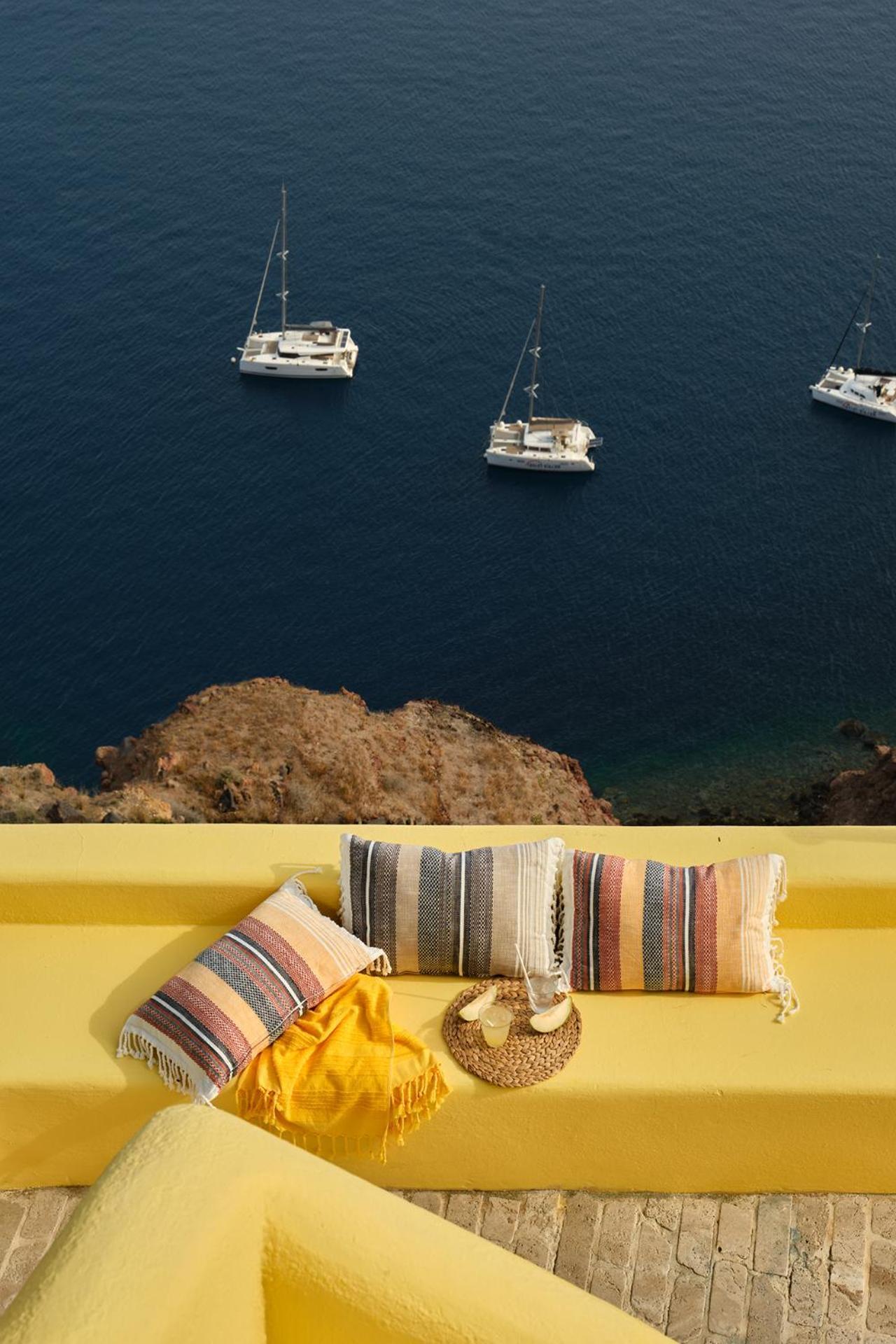 Ilivatos - Elegant Villa On The Caldera'S Edge Oia  Exterior photo