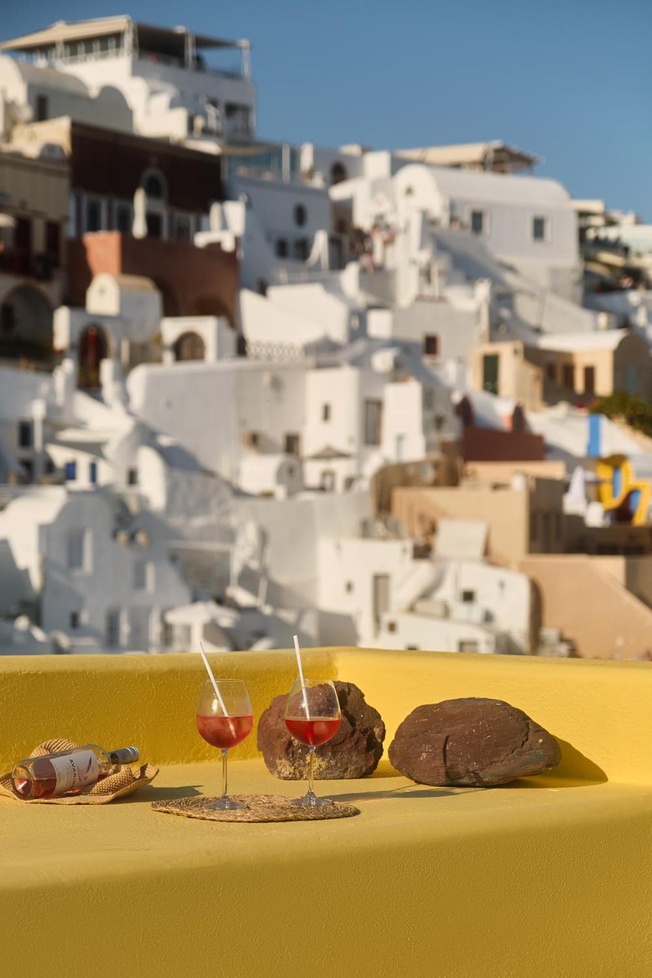 Ilivatos - Elegant Villa On The Caldera'S Edge Oia  Exterior photo